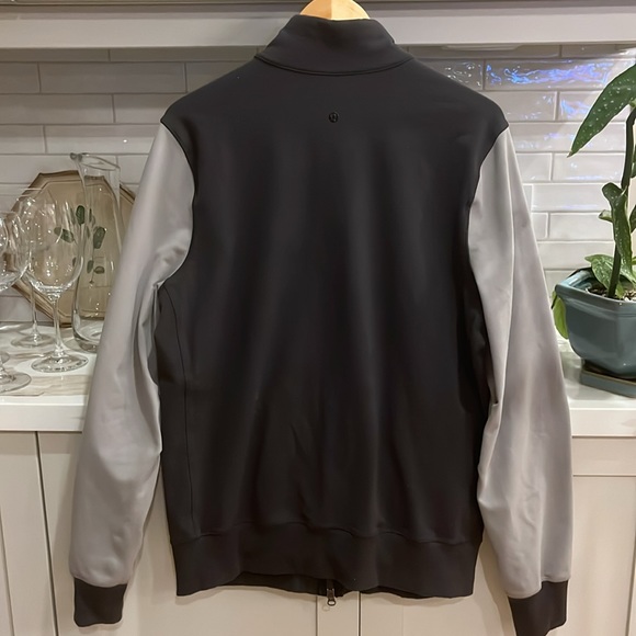 VGUC Lululemon bomber jacket - Picture 7 of 9